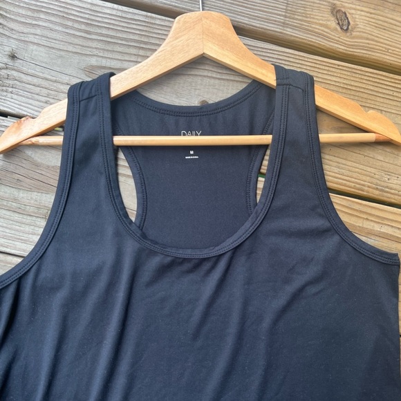 Daily Thread Classic Black Racerback Tank Top - women medium - Picture 2 of 8